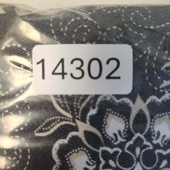 Vintage White Black Floral AOP High Rise Straight Leg Jeans Womens 16 Capri Pant - Picture 9 of 9